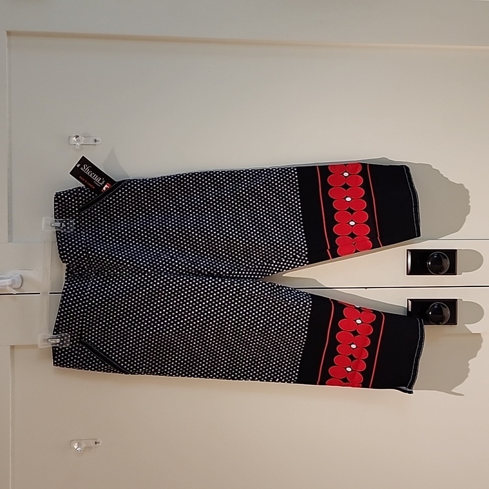 Polka dot cropped pants